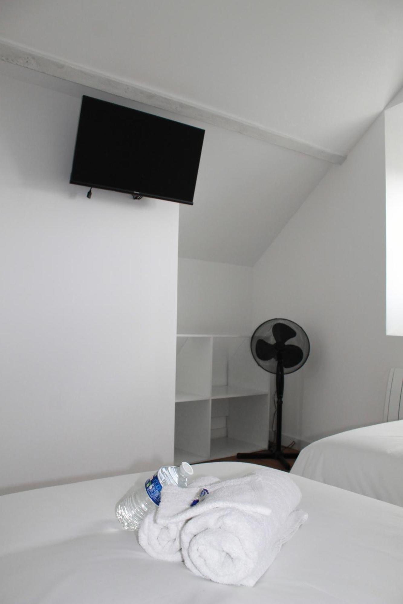 L'Equinoxe - Parking Prive - Zapart'Hotels Malesherbes Bagian luar foto